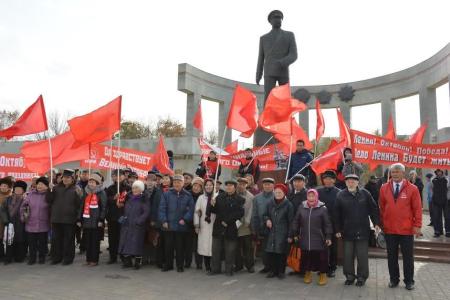 Верны идеям Великого Октября! Коммунисты Калмыкии широко отметили годовщину революции 