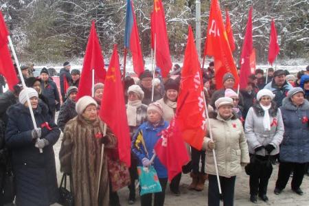 По страницам газеты «Правда Москвы». По главной улице - колонной