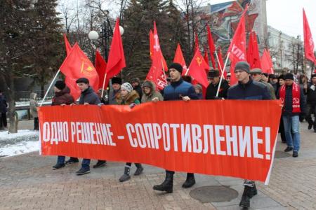 Пензенские коммунисты отметили День революции шествием и митингом