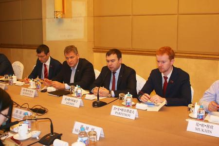 Начался визит в Китай делегации партийных работников КПРФ