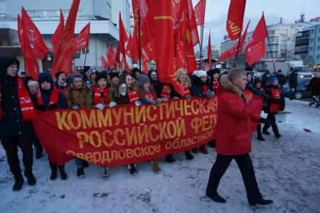 Свердловские коммунисты отпраздновали 99-летие Октябрьской революции