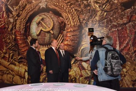 Г.А. Зюганов посетил выставку «Россия – Моя история» (1945 – 2016), проходящую в Московском Манеже