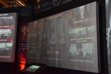 Г.А. Зюганов посетил выставку «Россия – Моя история» (1945 – 2016), проходящую в Московском Манеже