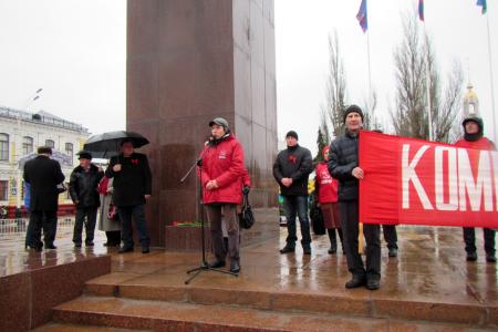Тамбовские коммунисты провели шествие и митинг в честь годовщины Октябрьской революции