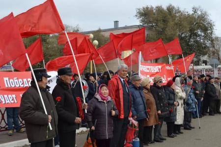 Верны идеям Великого Октября! Коммунисты Калмыкии широко отметили годовщину революции 