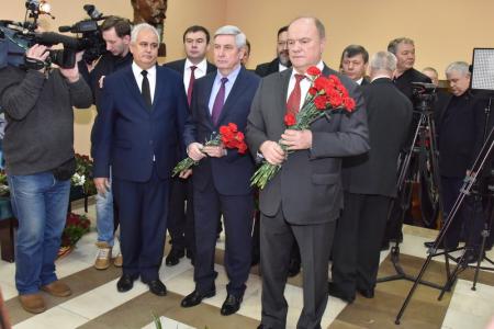 «Такие люди обновляют совесть человечества». Г.А. Зюганов выразил соболезнования в посольстве Кубы в связи с кончиной Фиделя Кастро