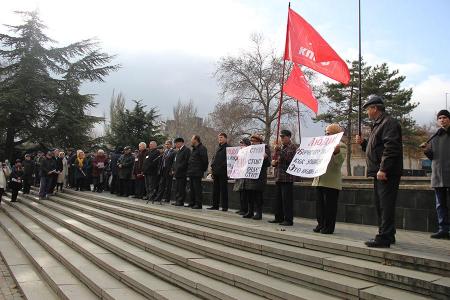 Республика Крым. Митинг-протест против переноса памятника В.И. Ленину в Феодосии