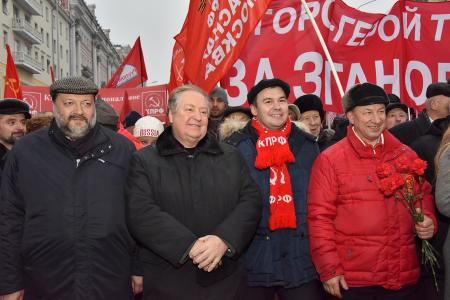 «Новый Октябрь впереди!». Шествие и митинг в Москве