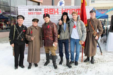 Челябинские коммунисты провели массовые мероприятия в честь 99-ой годовщины Октябрьской революции