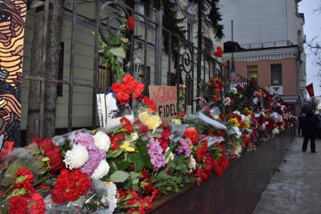 «Такие люди обновляют совесть человечества». Г.А. Зюганов выразил соболезнования в посольстве Кубы в связи с кончиной Фиделя Кастро