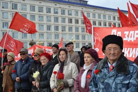 Верны идеям Великого Октября! Коммунисты Калмыкии широко отметили годовщину революции 