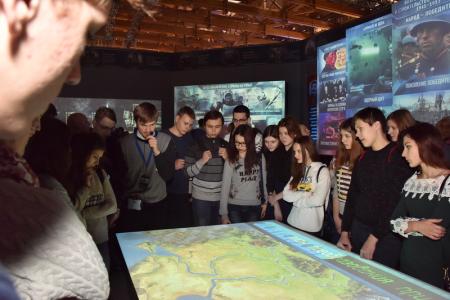 Г.А. Зюганов посетил выставку «Россия – Моя история» (1945 – 2016), проходящую в Московском Манеже
