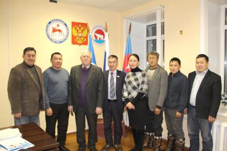 Республика Саха (Якутия), Халарчинская тундра. Оленеводы пожаловались своему земляку Виктору Губареву: «Маленькая баночка детского питания стоит 250 рублей. Дальше мы не выдержим»