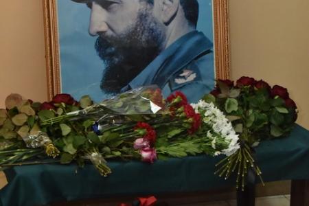 «Такие люди обновляют совесть человечества». Г.А. Зюганов выразил соболезнования в посольстве Кубы в связи с кончиной Фиделя Кастро