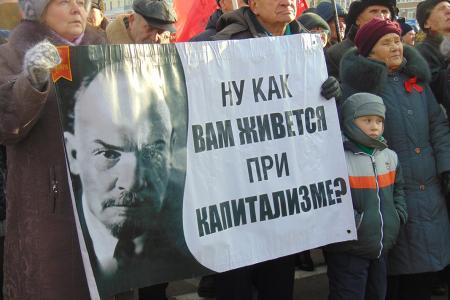 Коммунисты в Барнауле 7 ноября провели демонстрацию и митинг у памятника Ленину