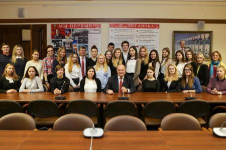 По инициативе отдела ЦК КПРФ по молодежной политике состоялась очередная экскурсия в Государственную Думу ФС РФ