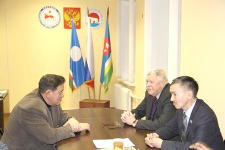 Республика Саха (Якутия), Халарчинская тундра. Оленеводы пожаловались своему земляку Виктору Губареву: «Маленькая баночка детского питания стоит 250 рублей. Дальше мы не выдержим»