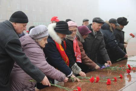 Время, ленинские лозунги развихрь! Митинг брянских коммунистов в 99-ю годовщину Великого Октября