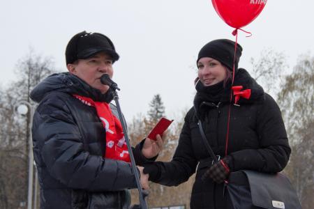 Накануне 99-летия Великой Октябрьской социалистической революции томские коммунисты провели шествие и митинг