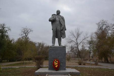 Астраханские коммунисты почтили память борцов за советскую власть