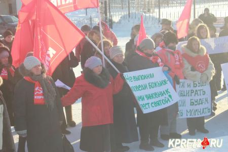 «Откройте баню, мы хотим мыться!». Коммунисты Викуловского района Тюменской области провели митинг за достойные условия жизни