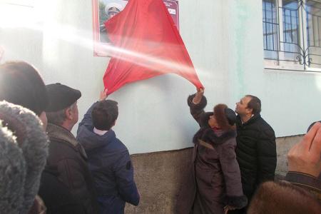 Республика Крым. Коммунисты Феодосии открыли памятную доску участнику десанта 1941 года Георгию Ивановичу Десюку