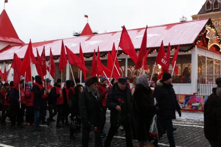 Тульские молодые коммунисты отметили 137-ю годовщину со Дня рождения И.В. Сталина возложением цветов на Красной площади