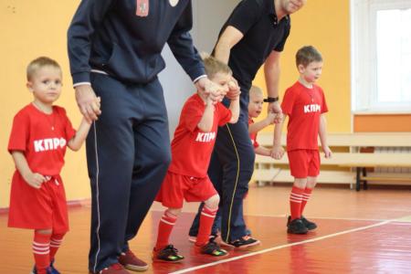 Спортклуб КПРФ открыл футбольную школу для самых маленьких