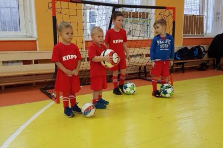 Спортклуб КПРФ открыл футбольную школу для самых маленьких