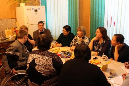 Магадан. Коммунисты организовали чаепитие для детей-инвалидов и их родителей