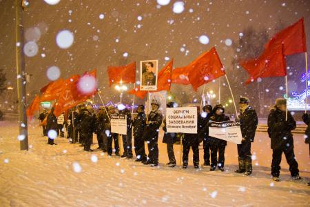 Томские коммунисты провели пикет в честь годовщины принятия Конституции 1936 года