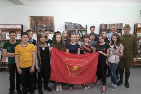Красноярский край. Комсомольцы Железногорска провели патриотический урок с учениками 8-9 классов