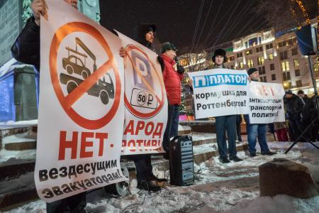 15 декабря в Москве прошла встреча депутатов КПРФ с избирателями, посвященная проблеме платных парковок