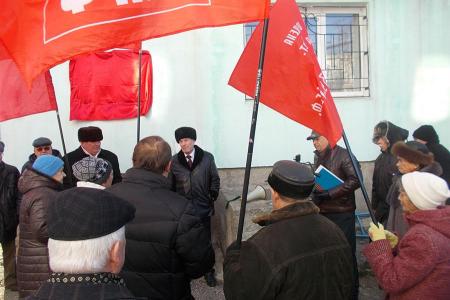 Республика Крым. Коммунисты Феодосии открыли памятную доску участнику десанта 1941 года Георгию Ивановичу Десюку