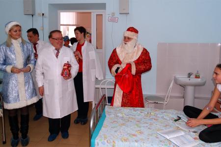Курск. Н.Н. Иванов вручил новогодние подарки пациентам детской больницы