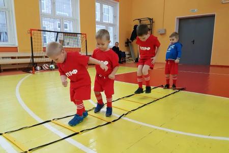 Спортклуб КПРФ открыл футбольную школу для самых маленьких