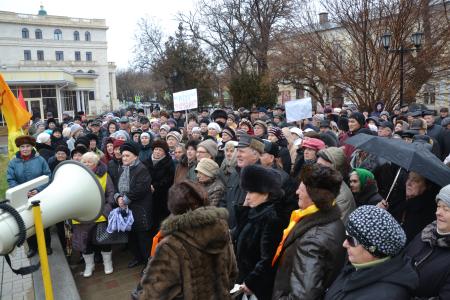 Астраханские коммунисты приняли участие в митинге за сохранение льгот для малообеспеченных граждан