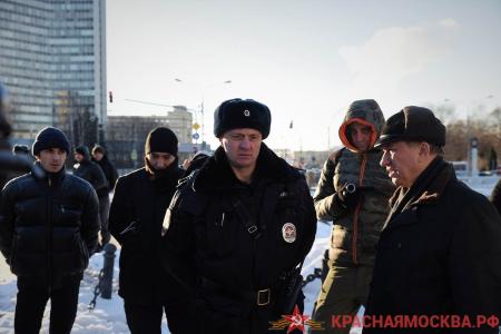 Москва. Депутаты-коммунисты приняли участие в телемосте на Горбатом мосту с протестующими шахтерами города Гуково Ростовской области