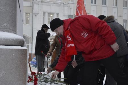Коммунисты Иваново отметили 137-ю годовщину со дня рождения И.В. Сталина