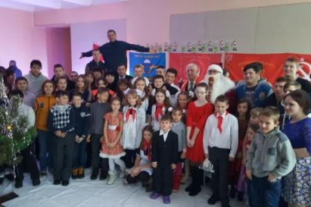 Донские комсомольцы провели для пионеров Гуково и Белой Калитвы новогодний праздник