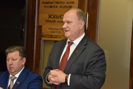 Г.А. Зюганов наградил группу участников ликвидации последствий аварии на Чернобыльской АЭС