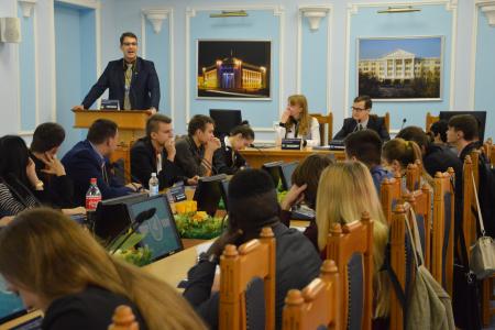 Белгородские комсомольцы примерили на себе роль дипломатов