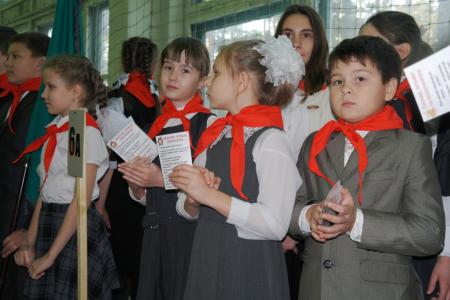 Забайкальский край. Коммунисты приняли в пионеры около 100 школьников