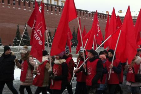 Тульские молодые коммунисты отметили 137-ю годовщину со Дня рождения И.В. Сталина возложением цветов на Красной площади