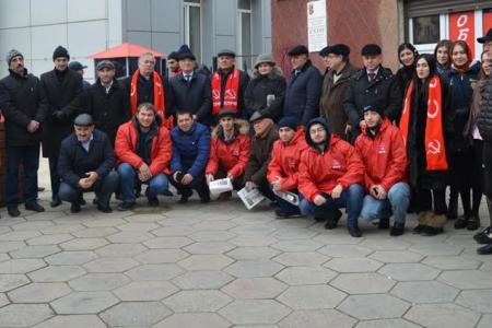 Республика Дагестан. Возложение цветов к мемориальной доске в день рождения Сталина