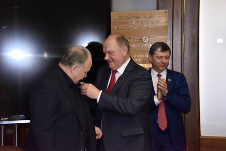 Г.А. Зюганов наградил памятными медалями ЦК КПРФ группу деятелей культуры 