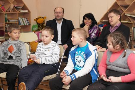 Рязанские депутаты-коммунисты помогают детям с ограниченными возможностями