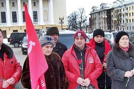 Татарстан, Казань. Цветы – Ильичу!