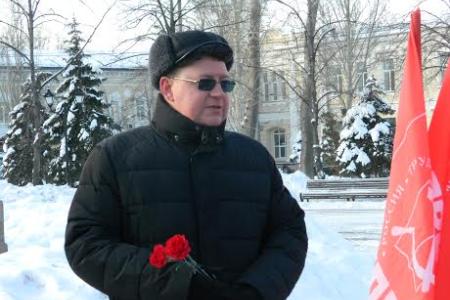 Самарские коммунисты возложили цветы к памятнику В.И. Ленину