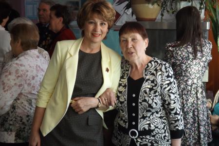Сахалинские коммунисты поздравили ветеранов